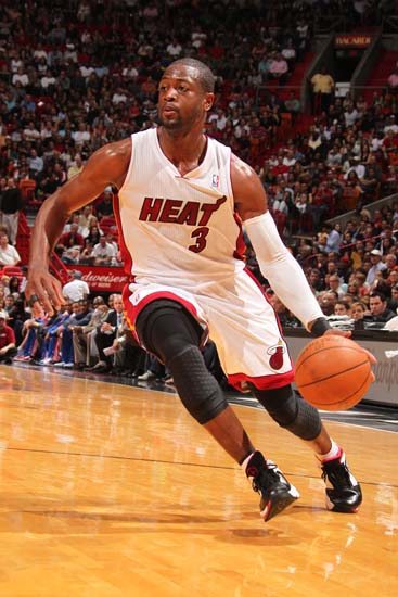 里尔年轻中场布阿迪被多家豪门关注，转会呼声高，期待其未来成为新星。（里尔小将布阿迪获多豪门青睐，转会热度高涨，未来新星可期）