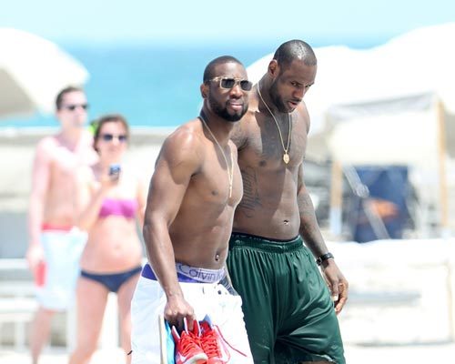 球星用一次大帽点燃全队（球星关键封盖点燃全队士气）