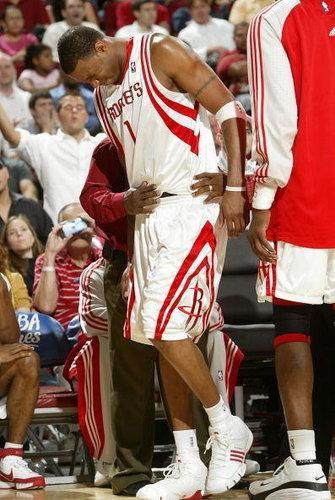 一掌给曼联“打懵”了？盖耶13分钟掌掴队友染红，红魔多打一人却输球（盖耶13分钟掌掴队友吃红，曼联多打一人仍告负）