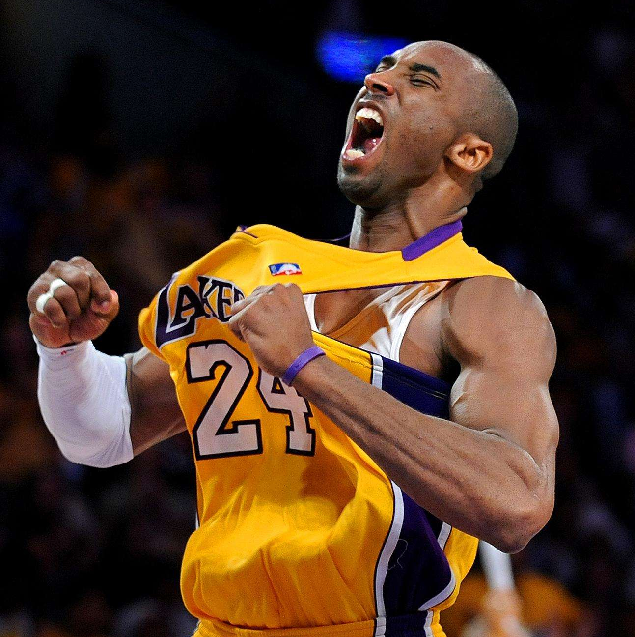 欧冠本周最佳阵容：马杜埃凯、孔德、格林伍德、卡尔在列（欧冠周最佳阵容出炉：马杜埃凯、孔德、格林伍德、卡尔入选）