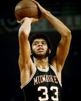 瓦塞尔：我百分百信任米奇·约翰逊 他就是我们球队的智囊核心（瓦塞尔：我对米奇·约翰逊完全信任，他是球队的战术大脑）