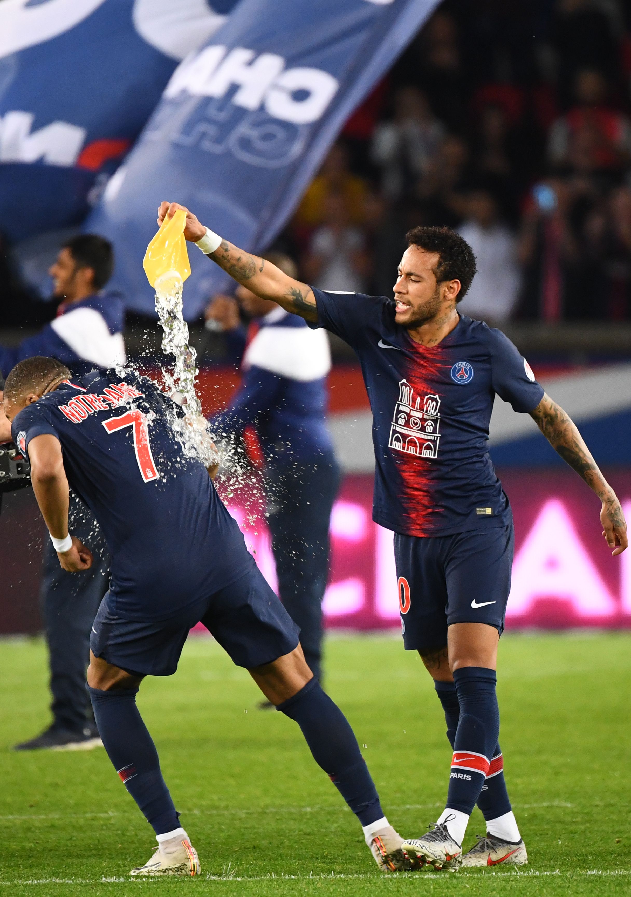 英媒：梅努越来越接近冬窗离开曼联，那不勒斯正在积极推进租借（英媒：梅努愈发接近冬窗离开曼联，那不勒斯加紧推进租借）