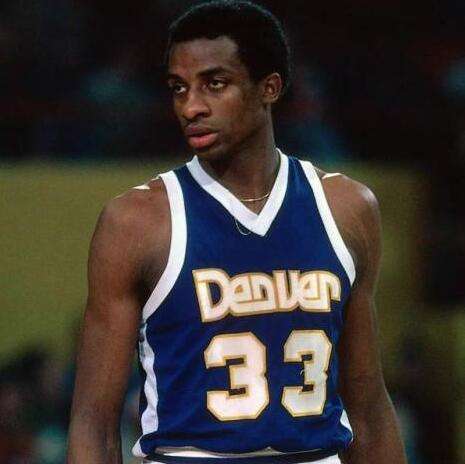 里程碑！亚历山大生涯总得分突破12000分大关（亚历山大生涯得分破12000，书写新里程碑）