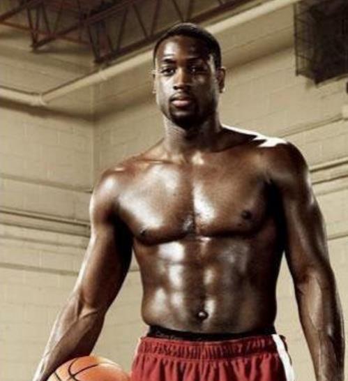 唐斯：华子表现出色我就像骄傲的大哥哥 经常路过阿迪去看他海报（唐斯谈华子：表现出彩，我是骄傲的大哥，路过阿迪总会看他的海报）