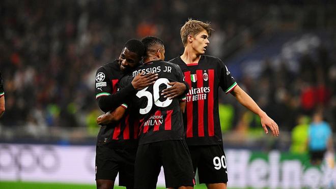 比萨vs克雷莫内塞：夸德拉多、恩佐拉首发，瓦尔迪、米卡伊尔-法耶出战（比萨PK克雷莫内塞：夸德拉多、恩佐拉担纲首发，瓦尔迪、米卡伊尔-法耶亮相）