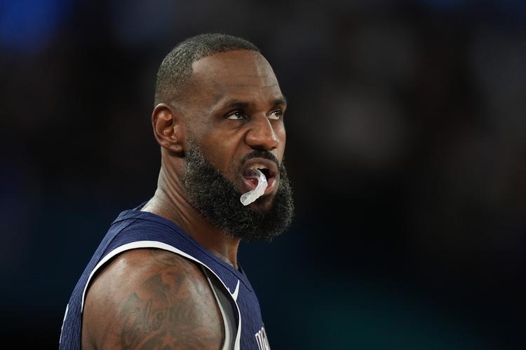 北马其顿新一期大名单：埃尔马斯领衔，英博外援阿利米在列（北马其顿公布新一期国家队名单：埃尔马斯压阵，英博外援阿利米入选）