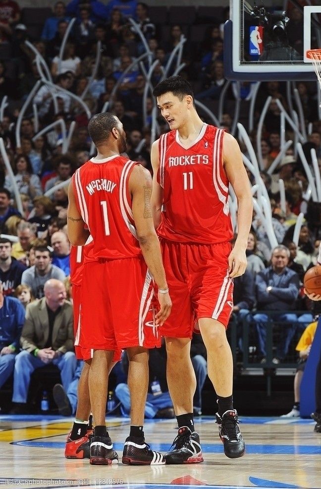 法比奥一家观看《疯狂动物城2》：爆米花加电影时间永不缺席（法比奥一家相约《疯狂动物城2》：爆米花相伴，家庭观影时光从未缺席）