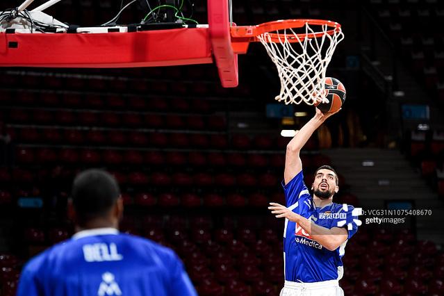 曼联客战水晶宫首发：姆伯莫PK马特塔，齐尔克泽、格伊出战（曼联客场挑战水晶宫首发出炉：姆伯莫对决马特塔，齐尔克泽与格伊先发）