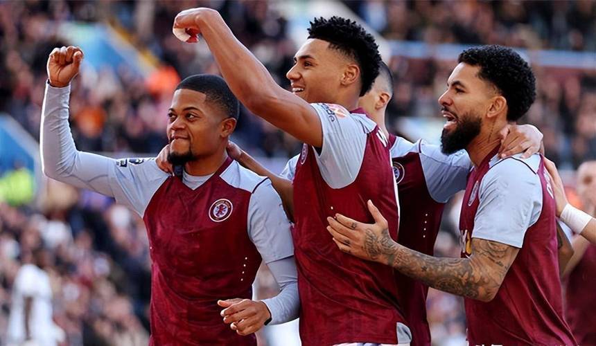 小海梅鞋没穿好照样能进三分，命中后自己娇羞一笑（小海梅鞋没穿稳仍命中三分，得手后羞涩一笑）