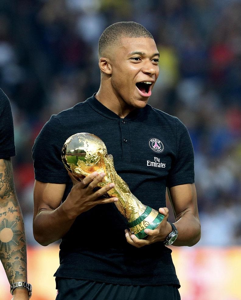 亚特兰大2比1逆转切尔西，德凯特拉雷制胜（德凯特拉雷绝杀，亚特兰大2-1逆转切尔西）