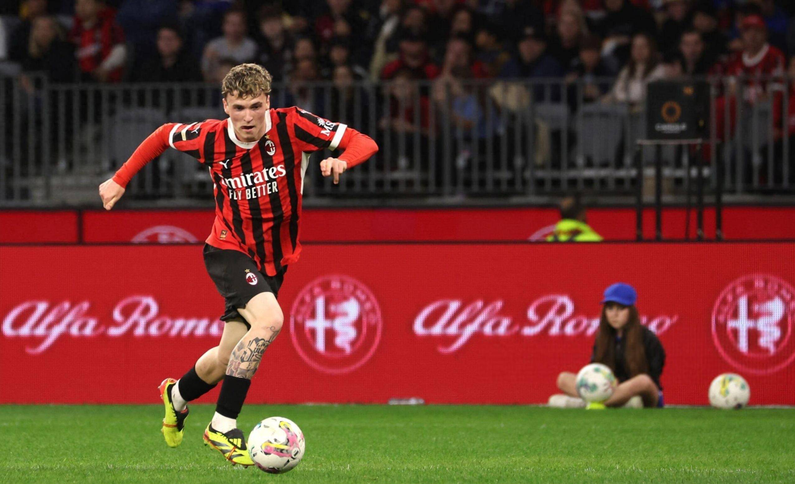 球员C罗先生，完成一次精彩的倒钩破门。 ​（C罗上演惊艳倒钩破门）