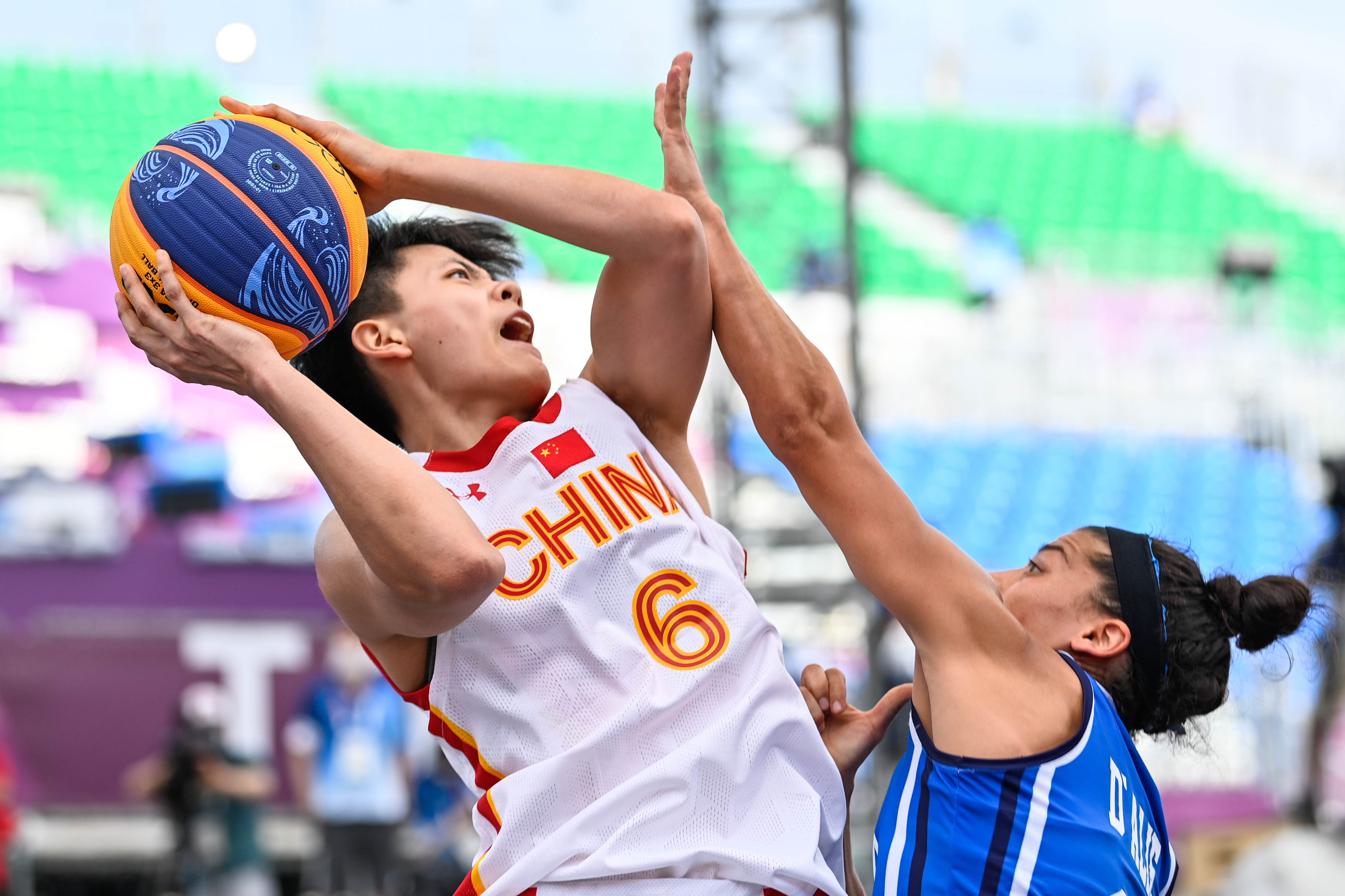 媒体人：中国退役球员当教练是恶俗圈子，应让草根教练来竞争（媒体人称中国体坛退役球员把持教练岗位成小圈子，呼吁向草根教练开放竞争）