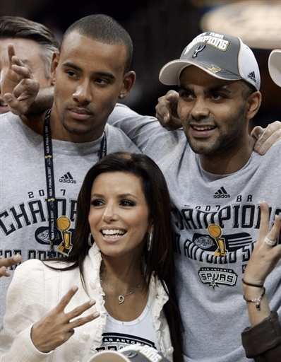 曼联7000万英镑签下亚当·沃顿的交易在水晶宫承认拜仁计划从老特拉福德挖角后加速进行。（水晶宫证实拜仁意图从老特拉福德挖角后，曼联以7000万英镑签下亚当·沃顿的交易加速推进）