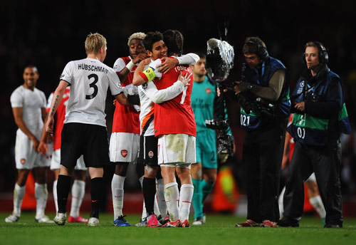 申京：KD对待训练就像比赛一样全力投入，19年如一日的坚持（申京赞KD训练投入如赛场，19年如一日坚持不怠）