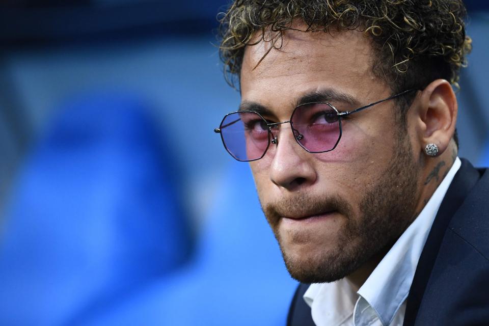 全运会赛场上的意外——胡明轩膝盖不适（全运赛场突发状况：胡明轩膝部不适）