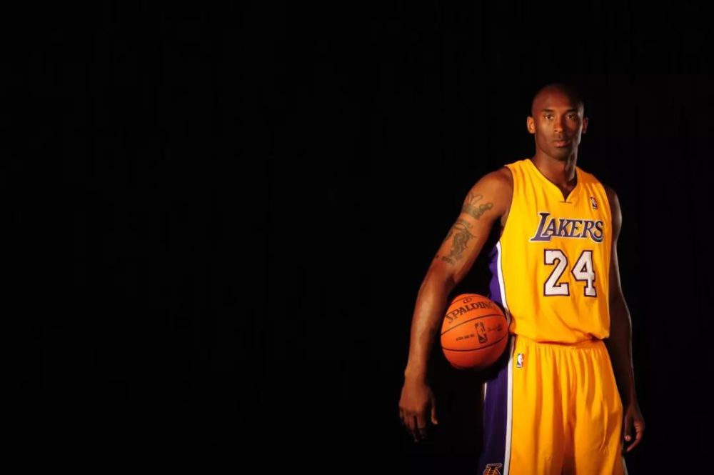 邮报整理C罗豪车收藏：有多辆布加迪，最贵的车价值850万英镑（邮报盘点C罗豪车收藏：多台布加迪在列，最贵座驾高达850万英镑）