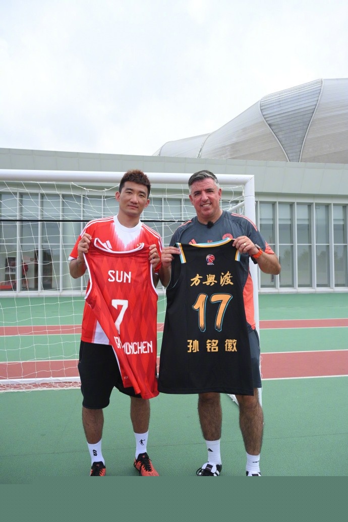 埃贝尔谈马丁内利进球：若诺伊尔留在门线上可能还有机会扑救（埃贝尔评马丁内利破门：诺伊尔若守在门线上或仍有机会扑出）