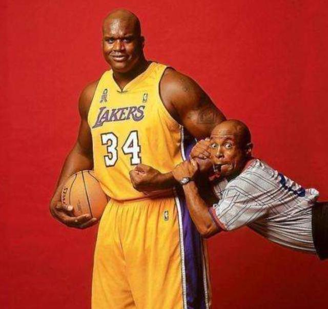 说了啥？卢克曼在被换下时与主教练尤里奇发生口角冲突（被换下不满，卢克曼与主帅尤里奇场边爆发口角）