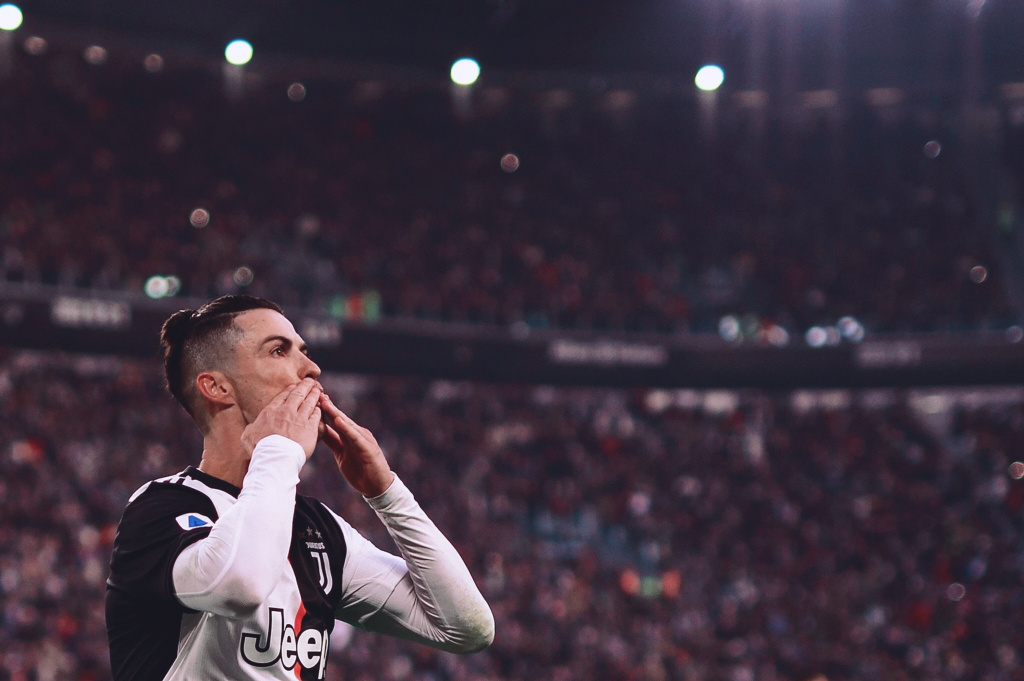 门德斯：萨福诺夫表现拯救了球队，为俱乐部创造历史感到自豪（门德斯：萨福诺夫力挽狂澜，我为俱乐部的历史性突破自豪）